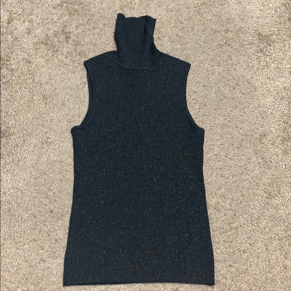 Cable & Gauge T-Neck sleeveless Sweater - Picture 4 of 5